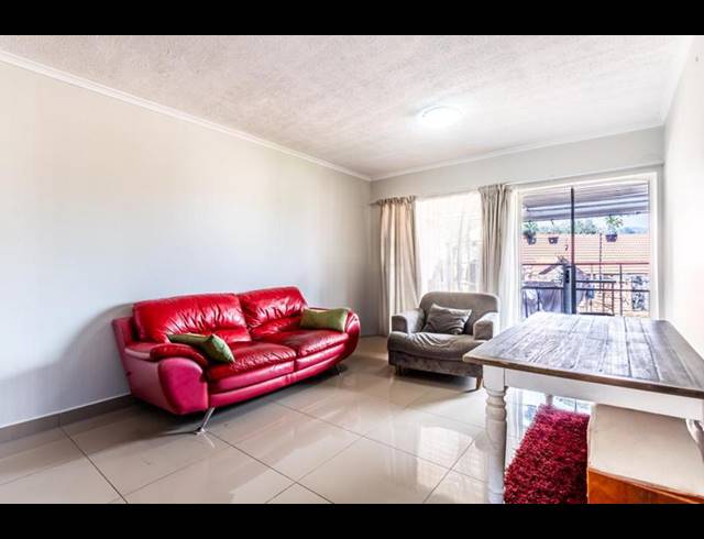 2 BEDROOM TOWNHOUSE FOR SALE IN MEREDALE
